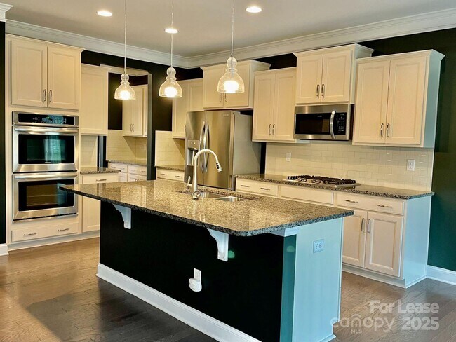 Building Photo - 3044 Spinner Ct