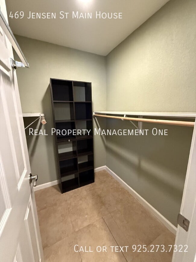 Building Photo - 469 Jensen St