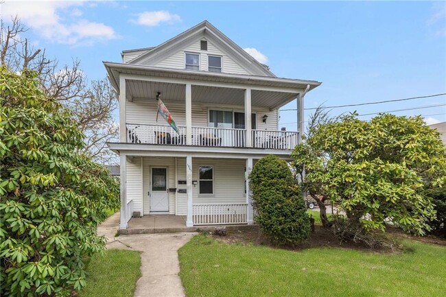 Building Photo - 1561 Cranston St