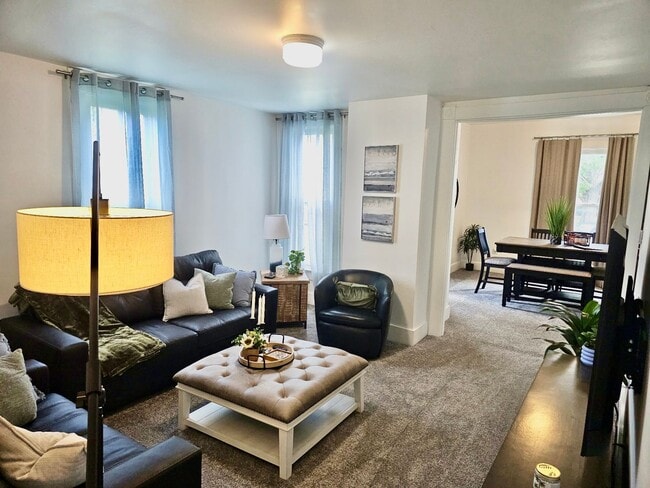 Building Photo - Cute and cozy Greensburg home!