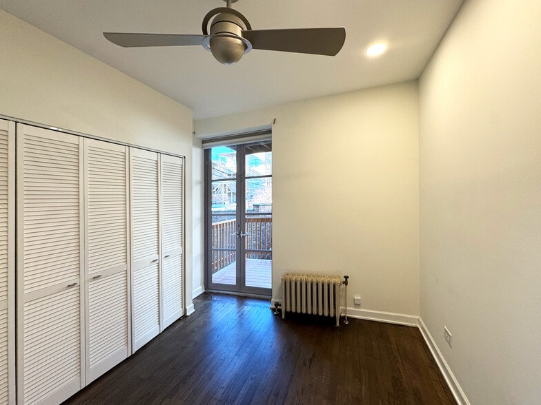 Building Photo - 1406 W Thorndale Ave