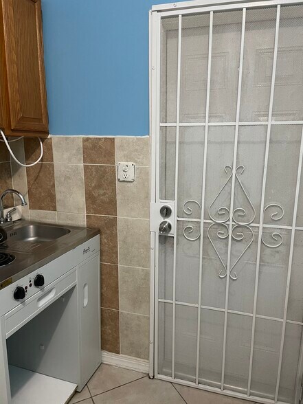 Building Photo - 20300 SW 116th Ave