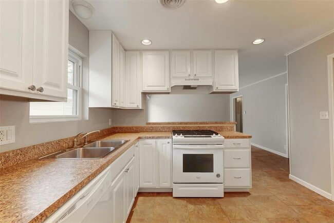 Building Photo - 8301 Franwood Ln