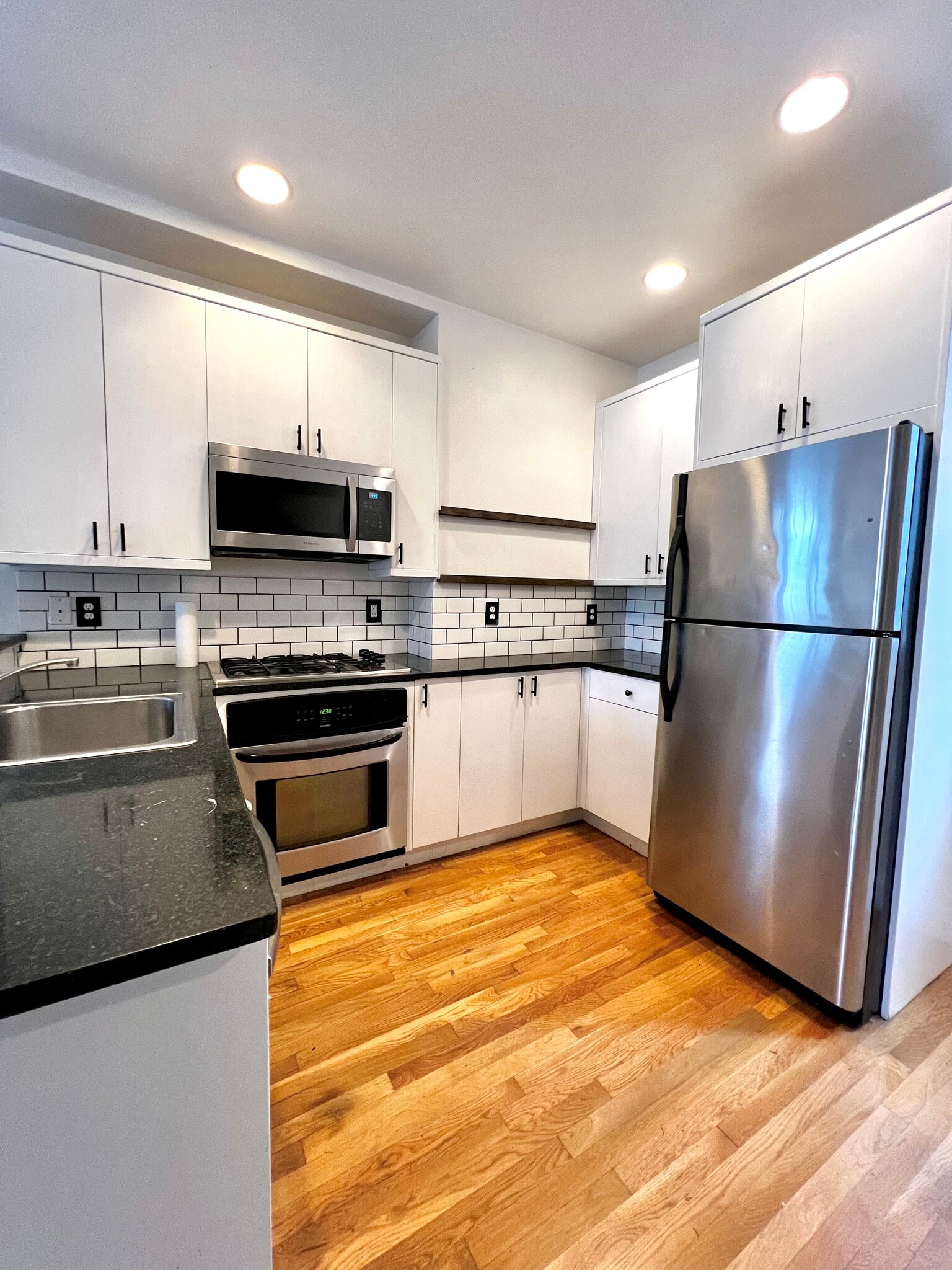 Building Photo - 1017 NE 125th St