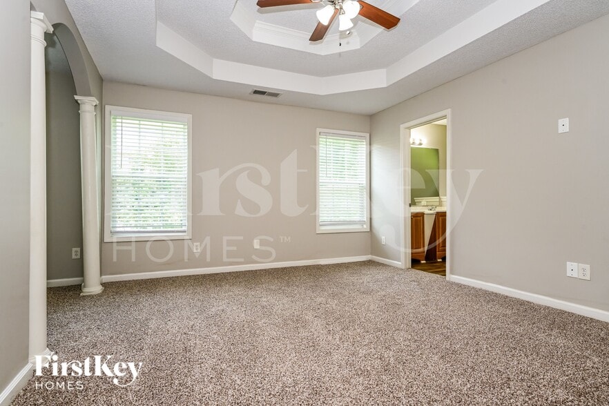 Building Photo - 3349 Meadovista Dr