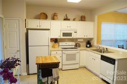 Building Photo - 3304 Mannington Dr