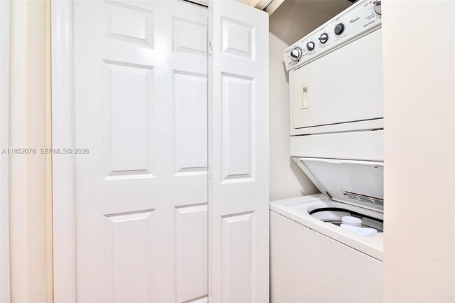 Building Photo - 888 Douglas Rd