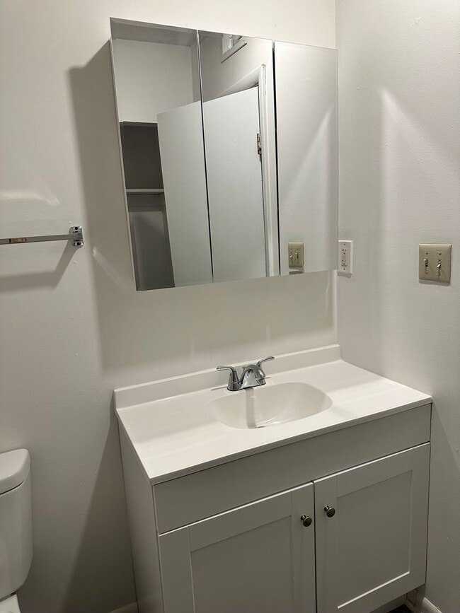 Building Photo - 2 bedroom townhouse in The Midlands! Avail...