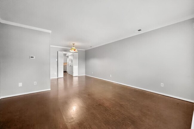 Building Photo - 8351 Lullwater Dr
