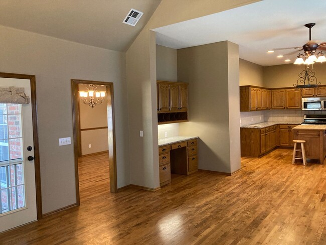 Building Photo - Gorgeous & Spacious 3 Bedroom Owasso Home-...