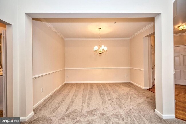 Building Photo - 712 Kings Path