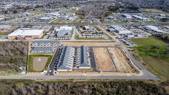 Building Photo - Brand New Upscale Single Story Townhome with private office