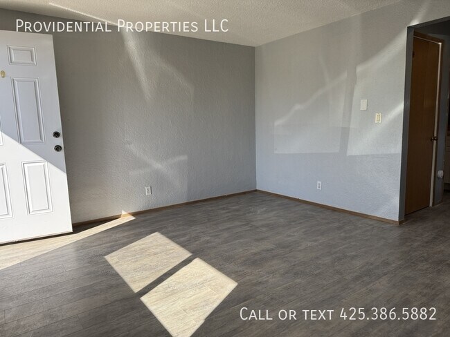 Building Photo - 1122 Lafayette St S