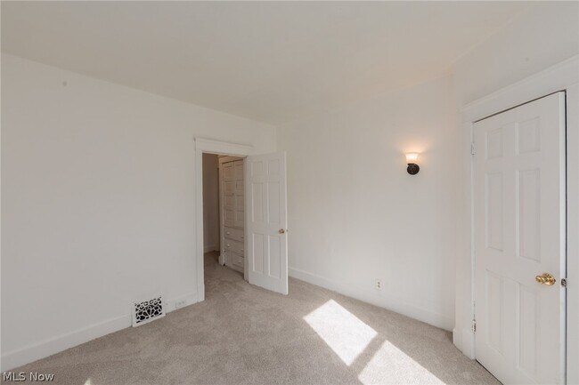 Building Photo - 1519 Ridgewood Ave