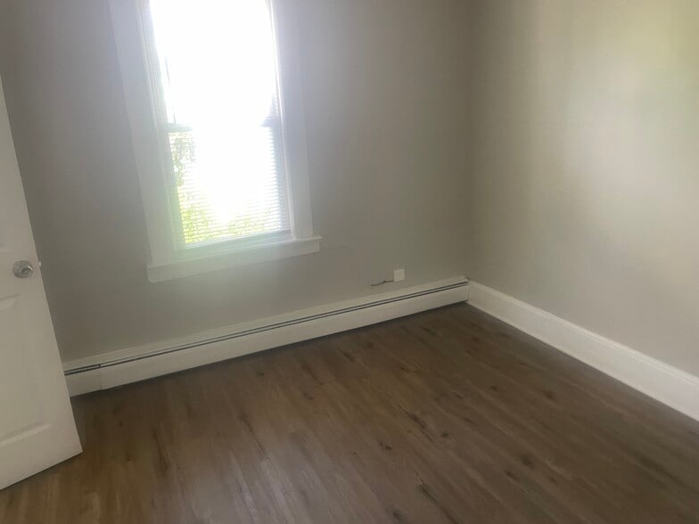 Building Photo - 406 Fisher Ave