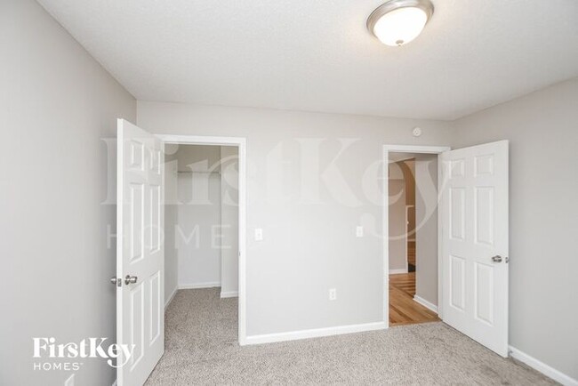 Building Photo - 309 Blue Springs Way