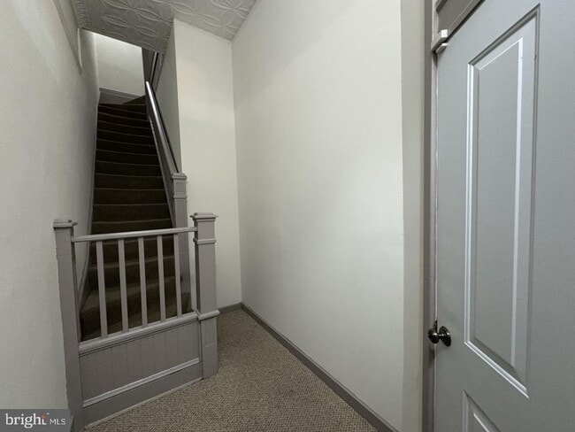 Building Photo - 328 S Broadway