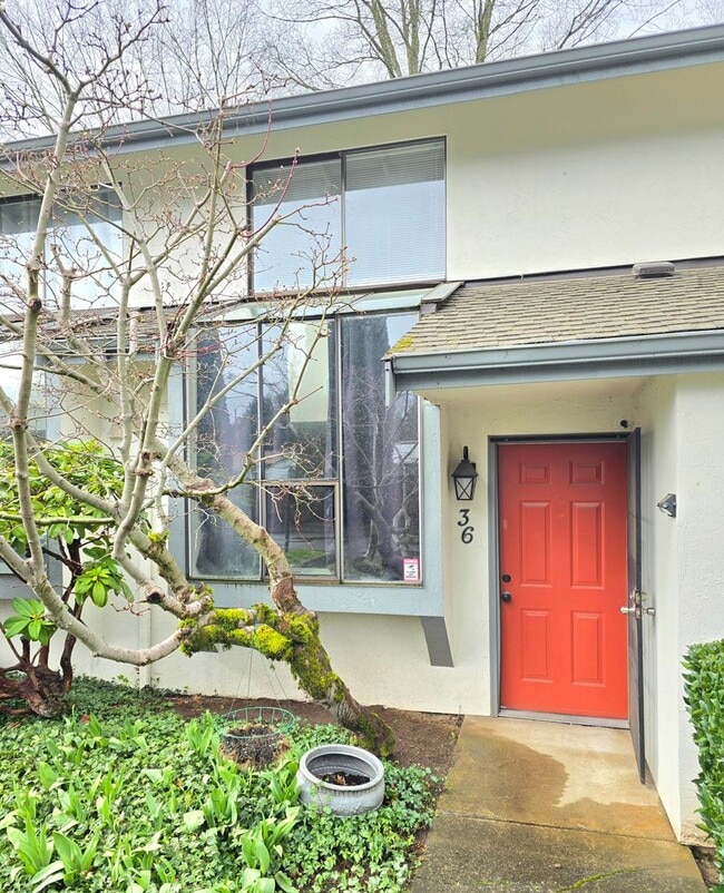 Building Photo - 2 Bedroom Townhome in Marysville Now Available!