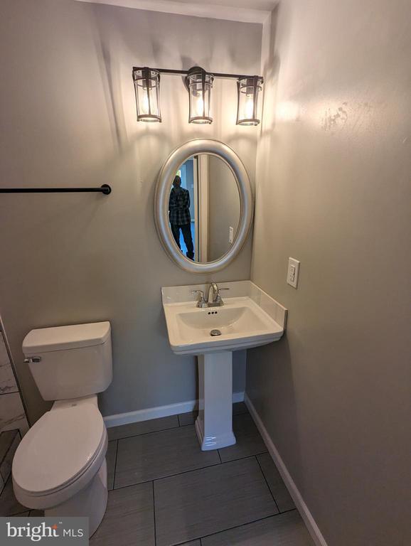 Building Photo - 1680 Thenia Pl