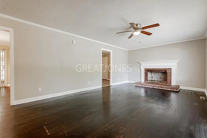 Building Photo - 1303 Whitehorse St