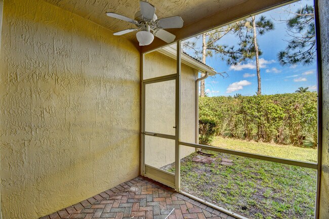 Building Photo - 6414 Park Lake Cir