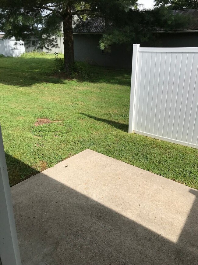 Building Photo - Country Club Duplex