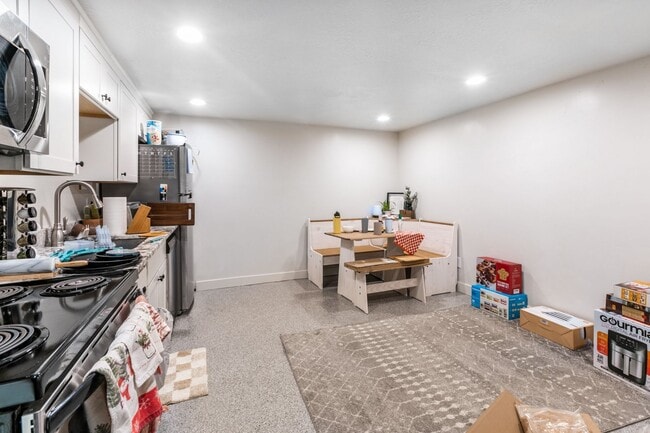 Building Photo - 846 W 100 S