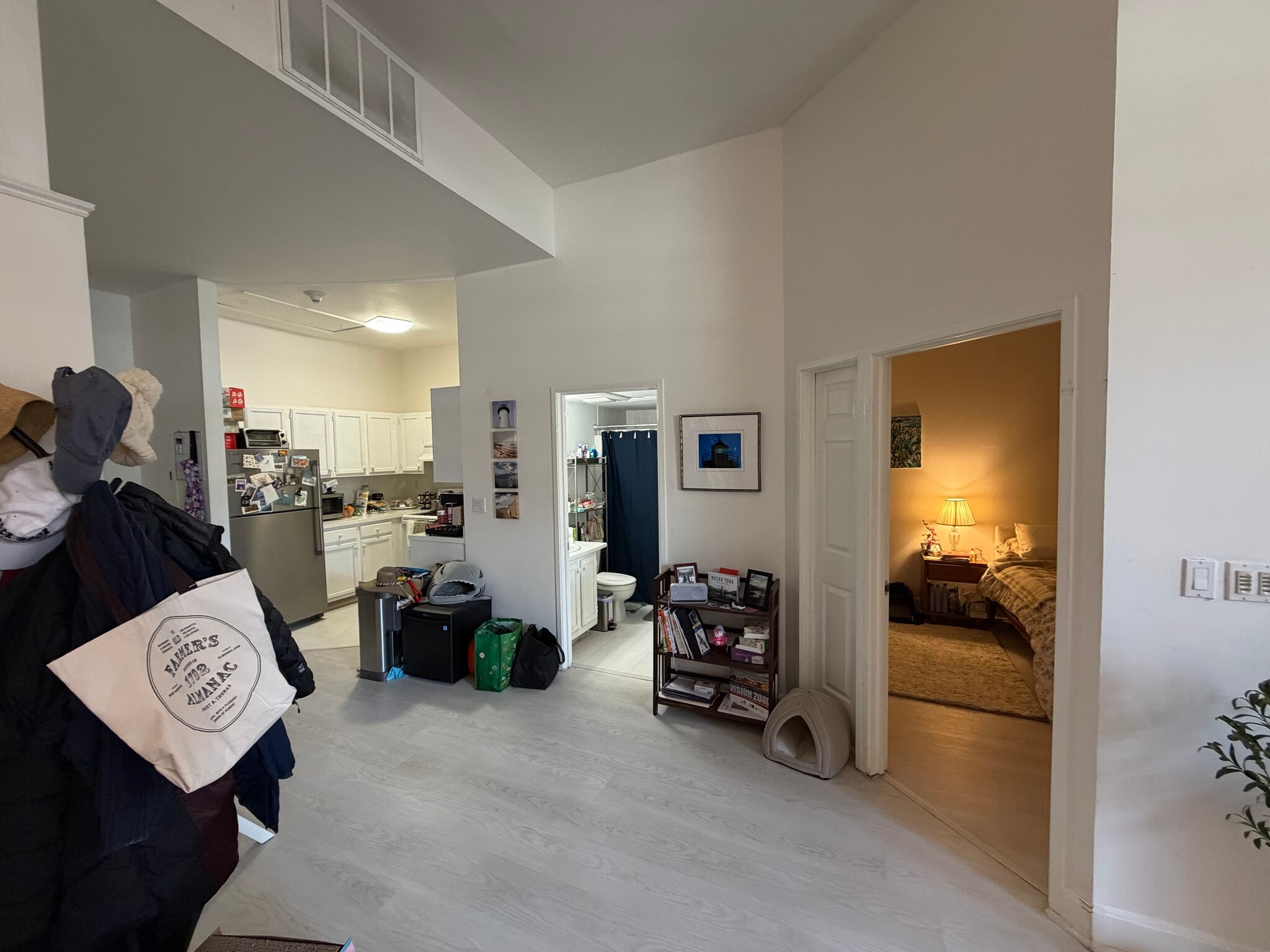 Building Photo - 48 Forest St