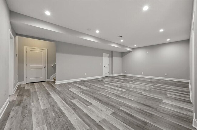 Building Photo - 9965 Cameron Parc Cir