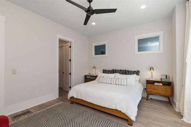 Building Photo - 304 Mado Ln
