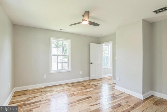 Building Photo - 400 Lake St