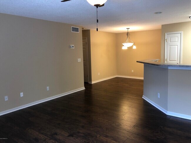 Building Photo - 13715 Richmond Park Dr N