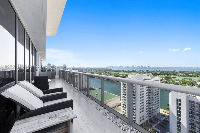 Building Photo - 5875 Collins Ave