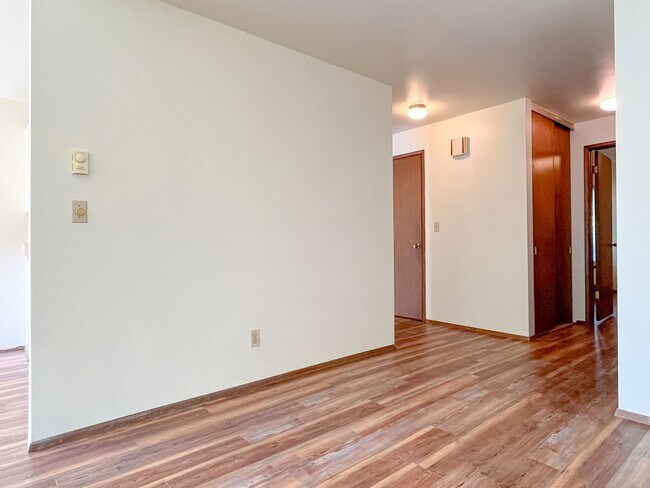 Building Photo - Updated Beacon Hill 1bd/1bth Condo, $1,650/mo.