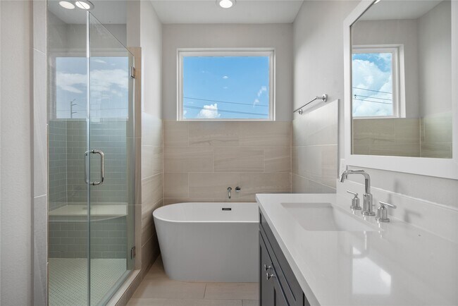 Building Photo - 2510 Tuam St
