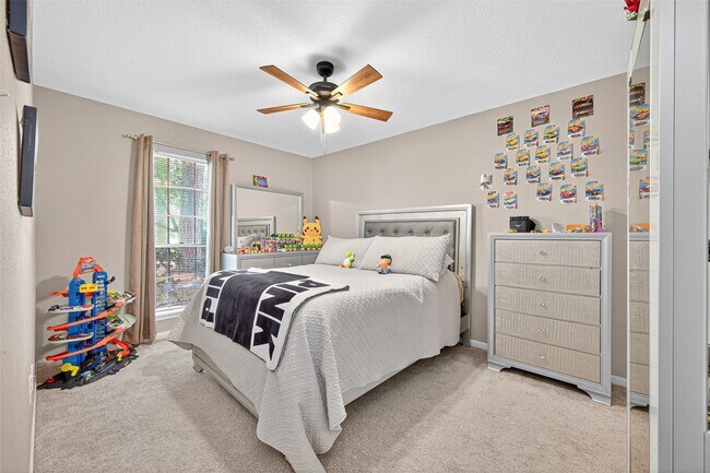 Building Photo - 25314 Lynbriar Ln