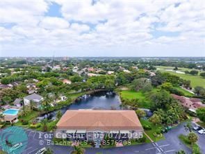 Building Photo - 9000 Jacaranda Ln