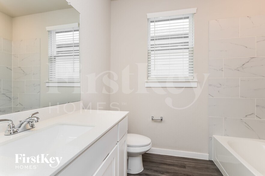 Building Photo - 18338 W Centro Cir