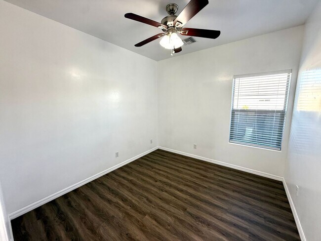 Building Photo - Great 3 Bedroom, 2 Bathroom Home Centrally Located- Available Now!