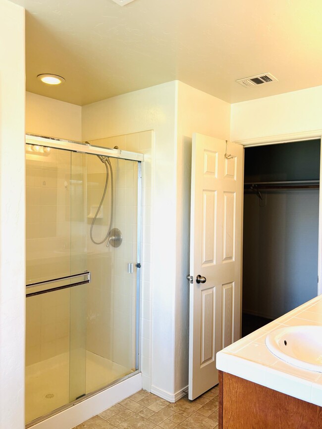 Building Photo - 1407 W Burgundy Ct