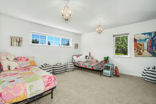 Building Photo - Woodinville Estate's Cozy Home