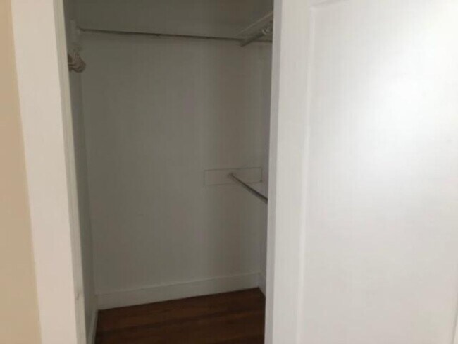 Building Photo - Charming 2/1 in Castle Heights area