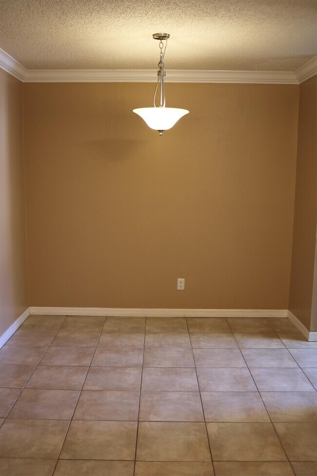 Building Photo - 151 Waterfall Way