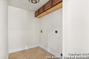 Building Photo - 9130 Windgarden Cir