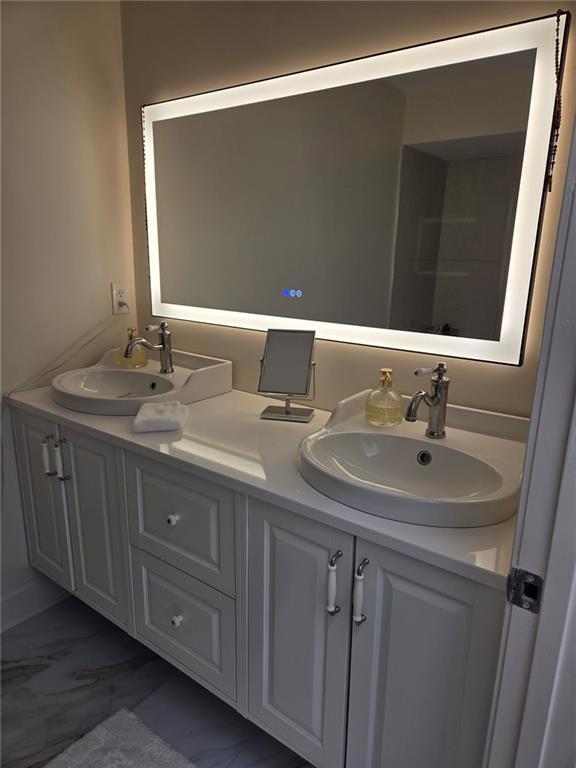 Building Photo - 603 Serramonte Dr