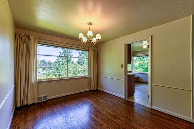 Building Photo - Laurelhurst Home