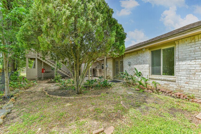 Building Photo - 807 Stadium Cir