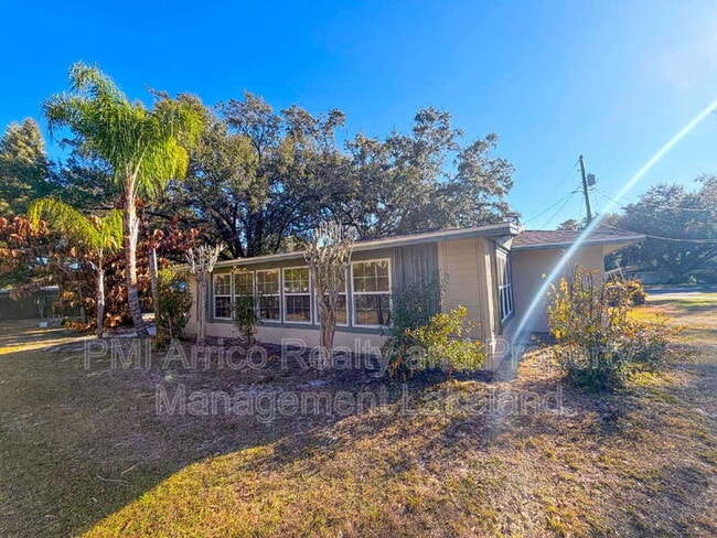 Building Photo - 222 Lakeview Dr
