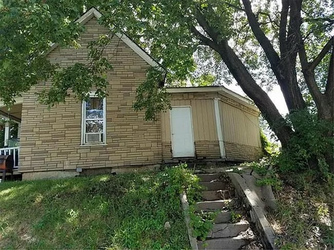 Building Photo - 6501 Roberts St