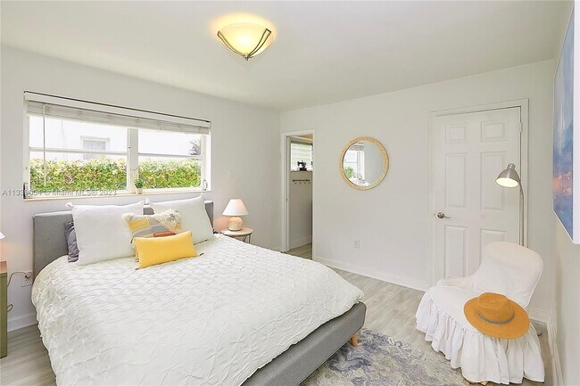 Building Photo - 411 NE 88th St